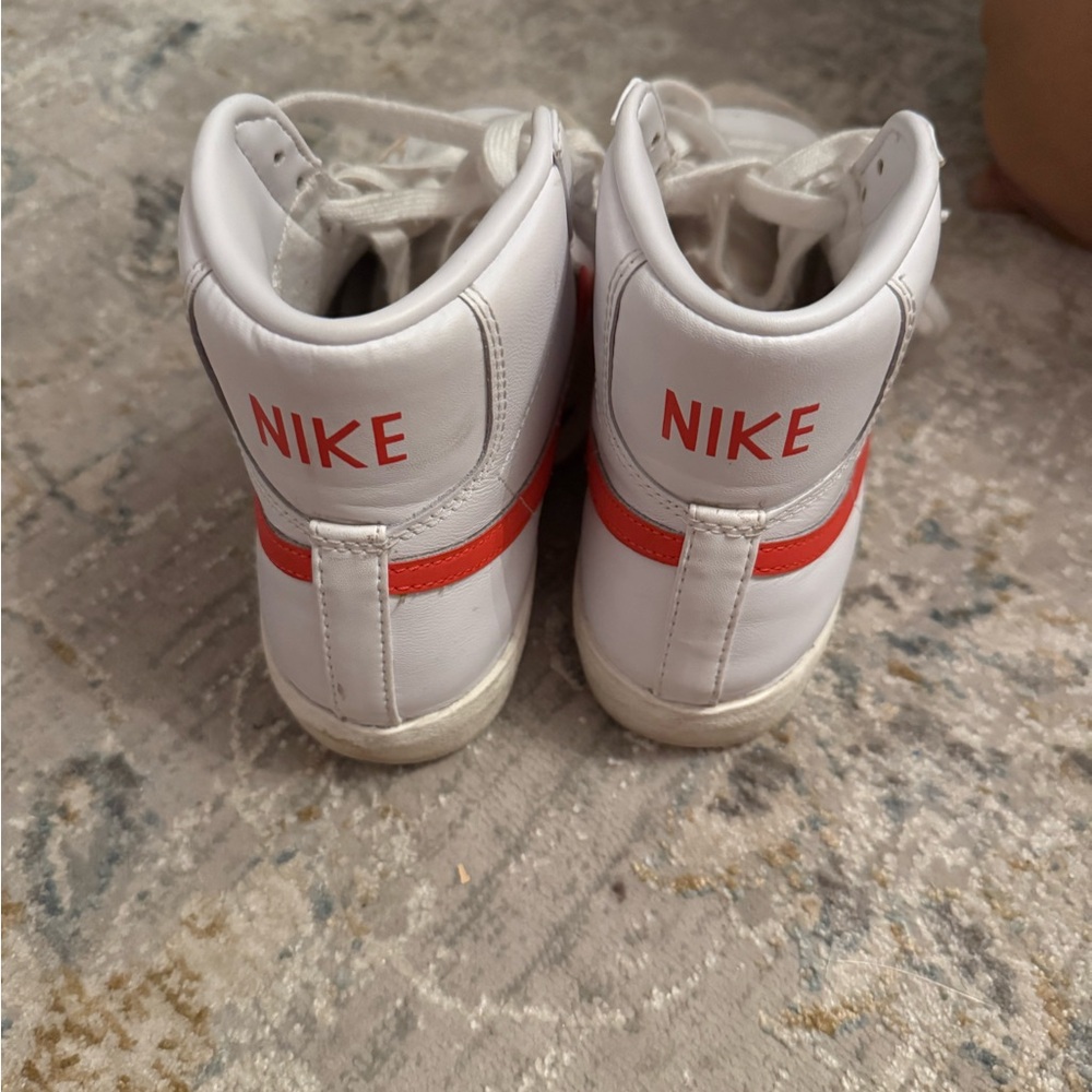 Nike White and Red High-Top Blazers - Picture 4 of 4